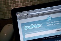 "La Révolution française", premier roman publié sur Twitter, sort sur papier "La Révolution française", premier roman publié sur Twitter, sort sur papier