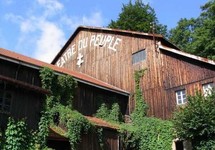 Sombre et trash, "Peau d’âne" bouscule le Théâtre du peuple de Bussang Sombre et trash, "Peau d’âne" bouscule le Théâtre du peuple de Bussang
