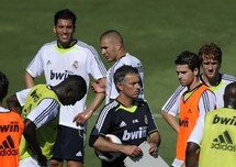 Real Madrid : premier entraînement médiatique mené par José Mourinho Real Madrid : premier entraînement médiatique mené par José Mourinho