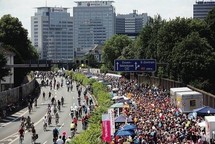 Allemagne: 2 millions de personnes sur une autoroute transformée en forum Allemagne: 2 millions de personnes sur une autoroute transformée en forum