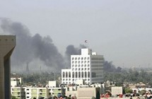 Attentat suicide devant les bureaux d'Al-Arabiya à Bagdad: au moins 3 morts Attentat suicide devant les bureaux d'Al-Arabiya à Bagdad: au moins 3 morts