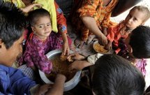 Pakistan: l'ONU met en garde contre un risque élevé de maladies pour 3,5 millions d'enfants Pakistan: l'ONU met en garde contre un risque élevé de maladies pour 3,5 millions d'enfants