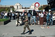 Menace terroriste: "ça ne sert à rien de créer la panique" estime Villepin