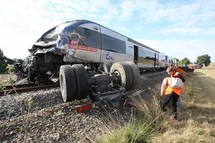 Un train TER percute un camion dans le Gers: trois blessés graves Un train TER percute un camion dans le Gers: trois blessés graves