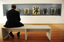 Le peintre français Pierre Soulages, autorité du noir, expose à Berlin Le peintre français Pierre Soulages, autorité du noir, expose à Berlin