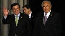 Jim Flaherty (G) et Le directeur général du FMI, Dominique Strauss-Kahn