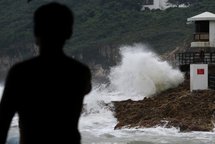 Le typhon meurtrier Megi se rapproche de la Chine Le typhon meurtrier Megi se rapproche de la Chine
