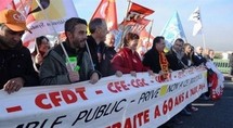 France/retraites: 13.000 manifestants à Paris, en baisse France/retraites: 13.000 manifestants à Paris, en baisse