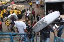 Tsunami en Indonésie: les secours ralentis par la météo et le manque de bateaux Tsunami en Indonésie: les secours ralentis par la météo et le manque de bateaux