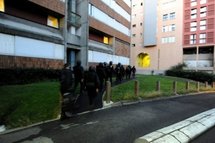 Grenoble: un pompier blessé par balle au bras dans le quartier de la Villeneuve Grenoble: un pompier blessé par balle au bras dans le quartier de la Villeneuve