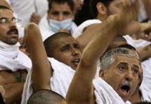 Arabie: les pèlerins lapident Satan près de La Mecque Arabie: les pèlerins lapident Satan près de La Mecque