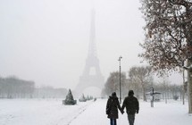 France: les transports paralysés en région parisienne par la neige France: les transports paralysés en région parisienne par la neige