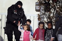 France: dix élèves de la classe prise en otage lundi de retour à l'école France: dix élèves de la classe prise en otage lundi de retour à l'école