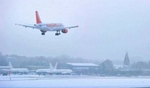La neige continue de provoquer le chaos en Grande-Bretagne La neige continue de provoquer le chaos en Grande-Bretagne