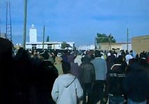 Tunisie: un mort et des blessés dans des affrontements à Menzel Bouzayane