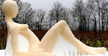 Une statue géante de femme nue déclenche une levée de boucliers en Touraine Une statue géante de femme nue déclenche une levée de boucliers en Touraine