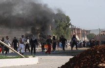 Algérie: les émeutes, plus violentes, s'étendent