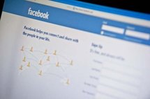 L'enthousiasme se mêle au doute sur la rentabilité annoncée de Facebook