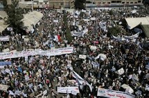 Sur la place Tahrir, les opposants à Moubarak honorent leurs martyrs