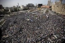Egypte: des dizaines de milliers de manifestants place Tahrir