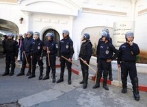 Algérie: des milliers de policiers dans Alger en prévision de la marche