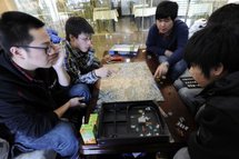 Las du virtuel, les Chinois se tournent vers les bons vieux jeux de société Las du virtuel, les Chinois se tournent vers les bons vieux jeux de société