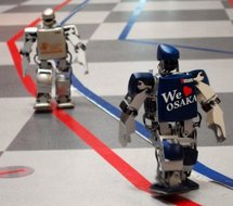 Des petits robots bipèdes en piste pour un marathon de quatre jours au Japon