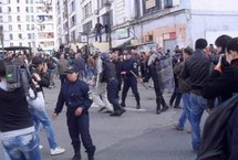 Alger: une centaine de manifestants bloqués par la police