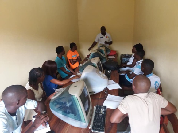 Villageois.2.0 : en Guinée, un jeune blogueur promeut le "contrôle citoyen" (ENTRETIEN)