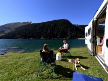 Ils vivent en van et leur "jardin est infini" Ils vivent en van et leur "jardin est infini"