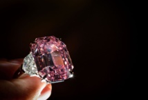 Suisse: un diamant rose adjugé au prix record de 44,3 millions d'euros