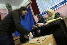 L'Egypte aux urnes pour un référendum, premier vote de l'après-Moubarak