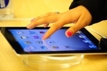 Le nouvel iPad d'Apple commercialisé vendredi dans 25 pays dont la France Le nouvel iPad d'Apple commercialisé vendredi dans 25 pays dont la France