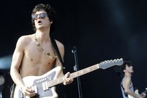 Le chanteur de BB Brunes Adrien Gallo Le chanteur de BB Brunes Adrien Gallo