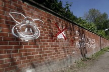 Tête de porc et insultes à Mahomet sur le site d'une future mosquée belge Tête de porc et insultes à Mahomet sur le site d'une future mosquée belge