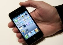 L'iPhone 4 blanc enfin en magasins jeudi, avec 10 mois de retard L'iPhone 4 blanc enfin en magasins jeudi, avec 10 mois de retard