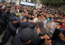 Algérie: plusieurs centaines d'étudiants dans les rues d'Alger Algérie: plusieurs centaines d'étudiants dans les rues d'Alger