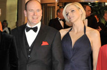 Albert II de Monaco et sa fiancée Charlene Wittstock Albert II de Monaco et sa fiancée Charlene Wittstock