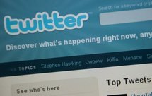 Twitter et ses "gazouillis" s'imposent dans les salles de rédaction