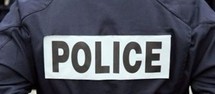 Un policier blessé après avoir été percuté par un 4X4 près des Champs-Elysées à Paris Un policier blessé après avoir été percuté par un 4X4 près des Champs-Elysées à Paris