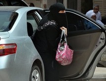 Arabie: une femme porte plainte contre son chauffeur pour viol Arabie: une femme porte plainte contre son chauffeur pour viol