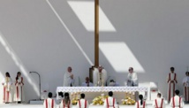 Le pape termine son voyage aux Emirats par une messe géante