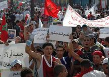 Maroc: manifestations de milliers de partisans et opposants au référendum