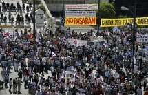 Grève générale en Grèce: des milliers de manifestants dans la rue