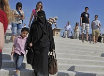 Interdire la burqa risque d'aggraver l'exclusion des femmes Interdire la burqa risque d'aggraver l'exclusion des femmes