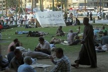 Egypte: l'armée force les derniers manifestants à quitter la place Tahrir