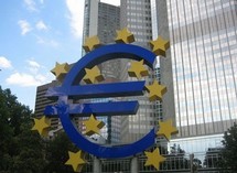 Zone euro: le ralentissement de la croissance s'ajoute à la crise de la dette Zone euro: le ralentissement de la croissance s'ajoute à la crise de la dette