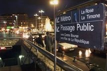 Une adolescente en poignarde une autre dans le métro de Marseille Une adolescente en poignarde une autre dans le métro de Marseille