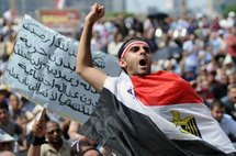 Egypte: des manifestants sont revenus place Tahrir pour critiquer les militaires