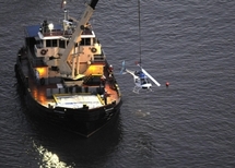Un hélicoptère coule dans l'East River à New York: une touriste tuée Un hélicoptère coule dans l'East River à New York: une touriste tuée